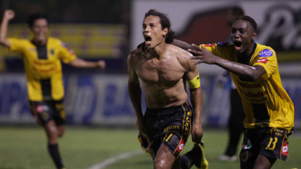 Caetano, de villano a héroe