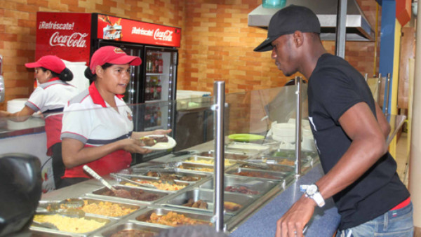 Los legionarios ya abandonan el país