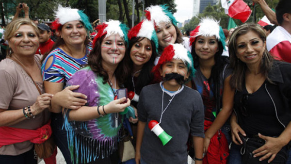 Afición mexicana inunda las calles para festejar el oro en Londres