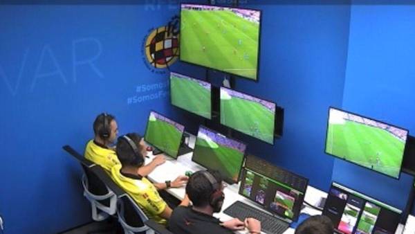 Las comunicaciones entre el árbitro principal y sus asistentes de video seguirán siendo privadas.