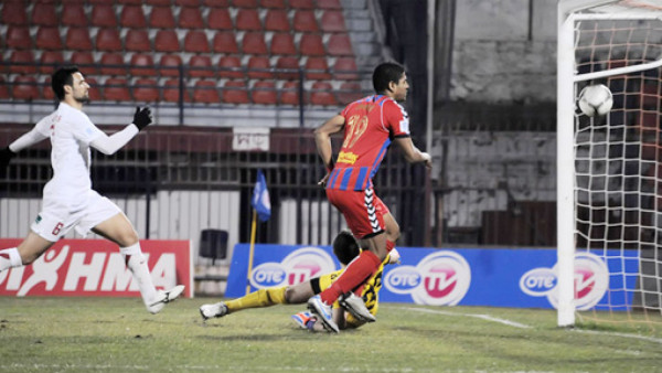 Carlo Costly sufre derrota con el Veria