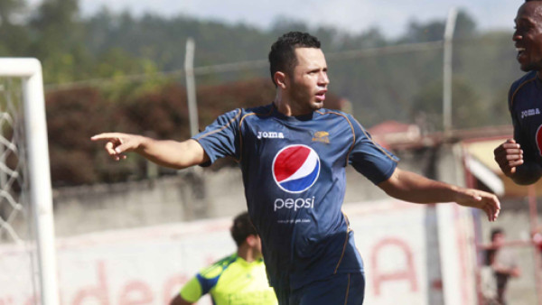 Alfredo Mejía anota un golazo ante Deportes Savio