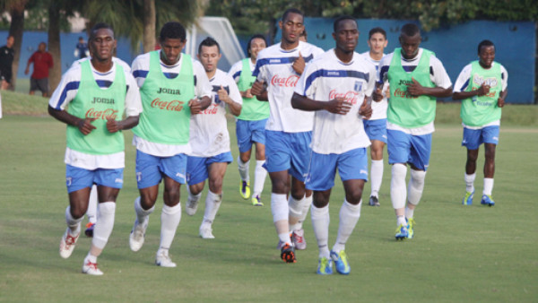 Arma el once titular de Honduras contra Estados Unidos