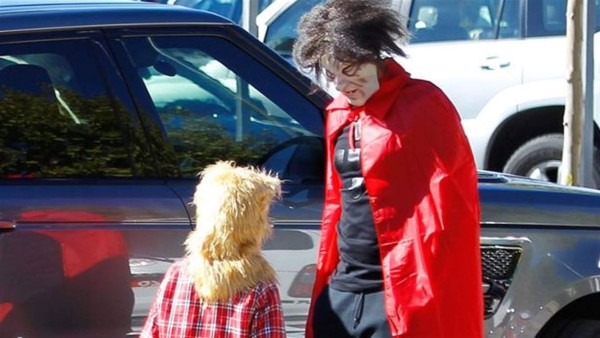 ¡DE LOCOS! Así fue Cristiano Ronaldo a traer a su hijo a la escuela