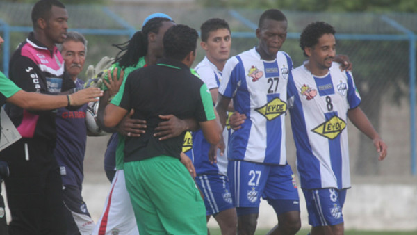 Miguel Castillo le pide perdón a jugadores de Marathón