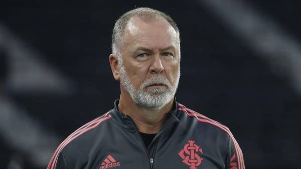 ¿Qué pasó con Pinto? Costa Rica quiere dar la sorpresa y nombraría técnico que dirigió la Selección de Brasil