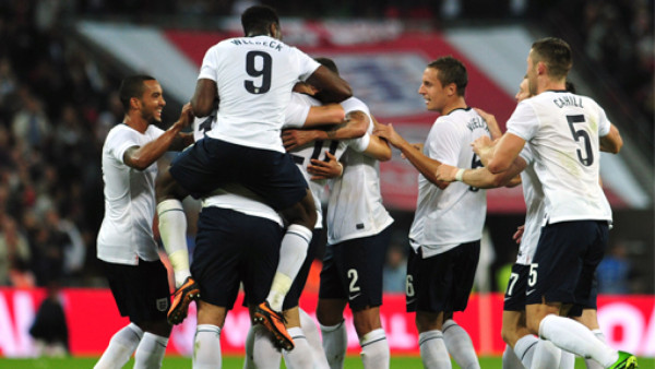 Inglaterra salva el honor en Wembley