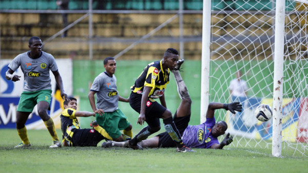 Real España rescata un punto contra Parrillas