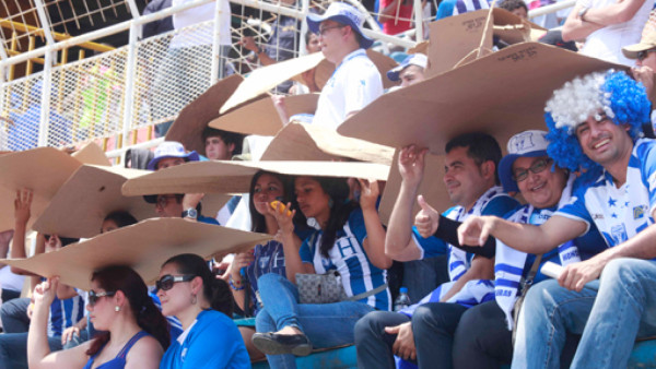 Las altas temperaturas no detiene a hondureños