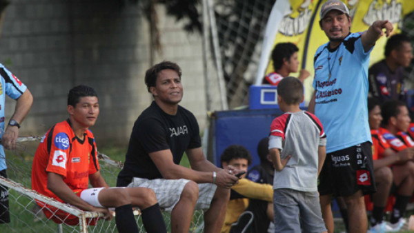 Carlos Pavón reaparece en Real España