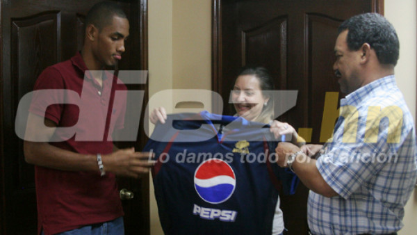 Jerry Bengtson es oficialmente del Motagua