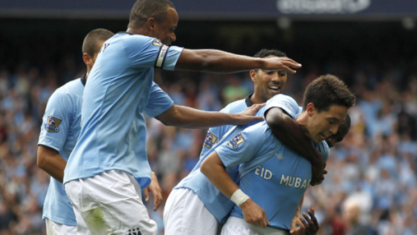 Manchester City estrena su corona con triunfo