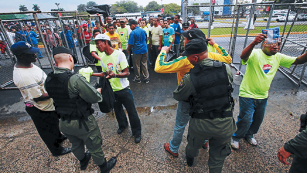 1000 policías para el choque Panamá-Honduras