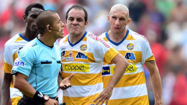 Castigan a Cuauhtémoc Blanco por burla a árbitro