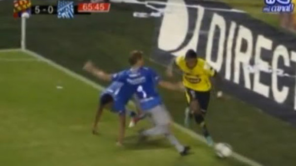 VIDEO: Brutal patada en el clásico ecuatoriano