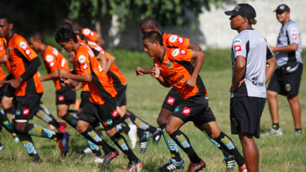 Carlos Pavón entrena a reservas de Real España