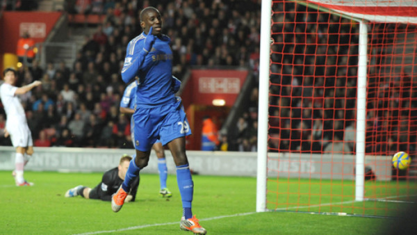 Gran estreno de Demba Ba en triunfo del Chelsea