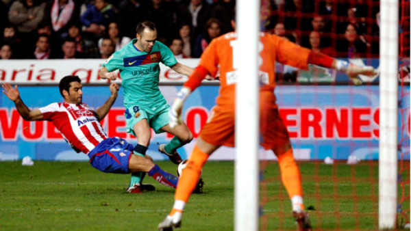 David Villa salva al Barcelona con golazo