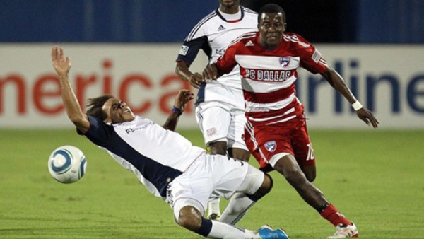 Chávez anotó y clasificó con Dallas a los Playoffs