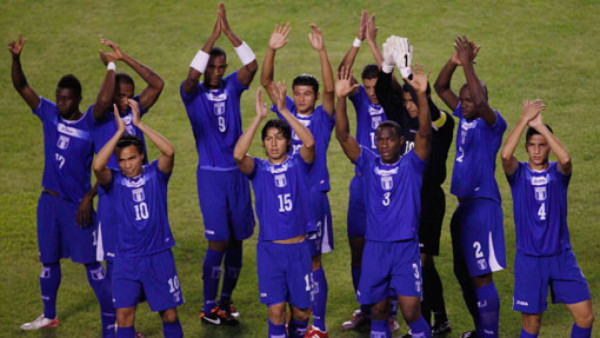 Honduras cierra con triunfo ante Serbia