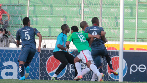 Motagua comenzó ganando con este penal polémico