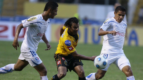 Real España tiene medido al León en San Pedro Sula