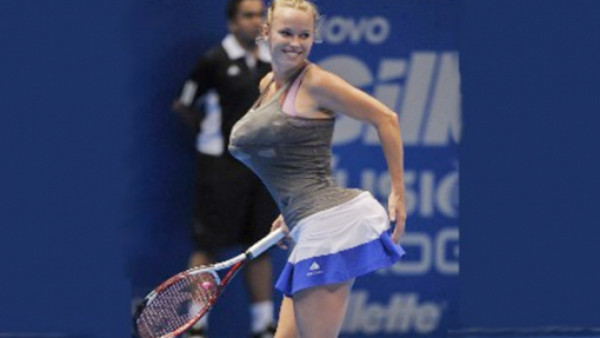 VIDEO: Caroline Wozniacki imita a Serena Williams