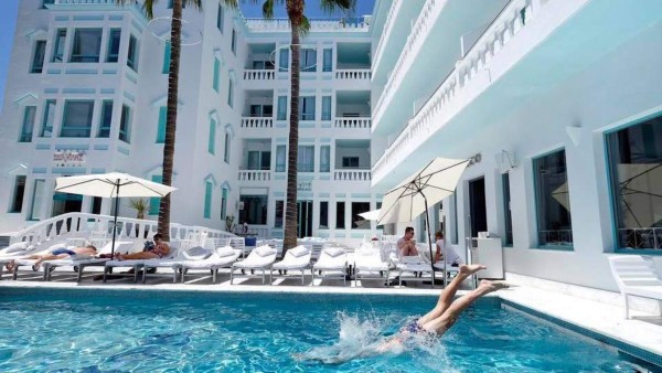 Las 'locuras' que implementó Messi en uno de sus hoteles y es furor en España: un Dj podrá tocar bajo el agua