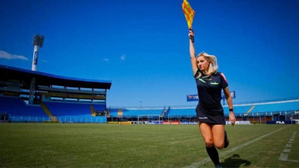 ¡Preparada! Fernanda Colombo, la árbitro más hermosa del mundo está lista para Rusia