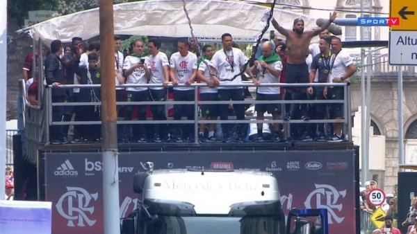 Eufórica celebración del Flamengo en Río de Janeiro tras ganar la Copa Libertadores