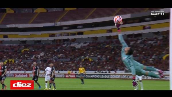 Portero del Atlas, Camilo Vargas, le quita el gol del año a Jorge Álvarez en la Champions de Concacaf