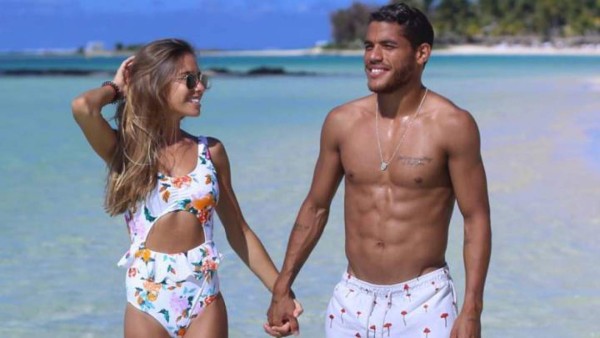 Jonathan Dos Santos es captado de vacaciones en Cancún junto a la asistente de Kylie Jenner