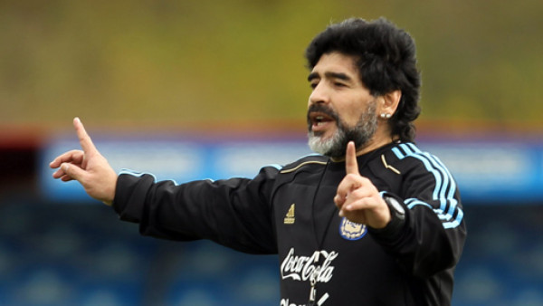 Maradona podría dirigir a EUA