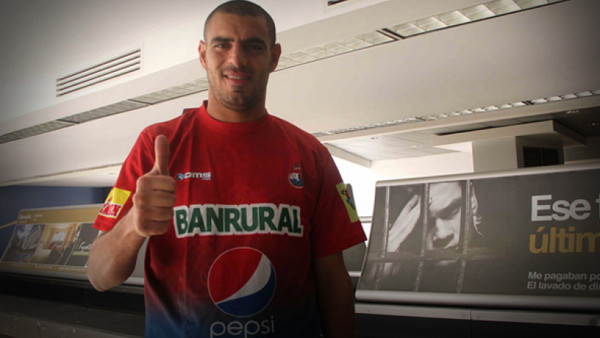 Olimpia confirma fichaje de delantero argentino Pablo Vásquez