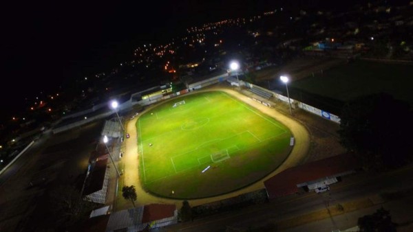 El estadio Marcelo Tinoco de Danlí ya cuenta con luz para juegos de noche