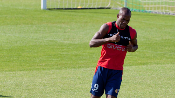 Suazo sufre tirón y es baja dos semanas