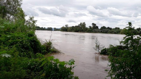 ¡Inundaciones, evacuaciones y rescates! Huracán Eta descarga su furia en territorio hondureño