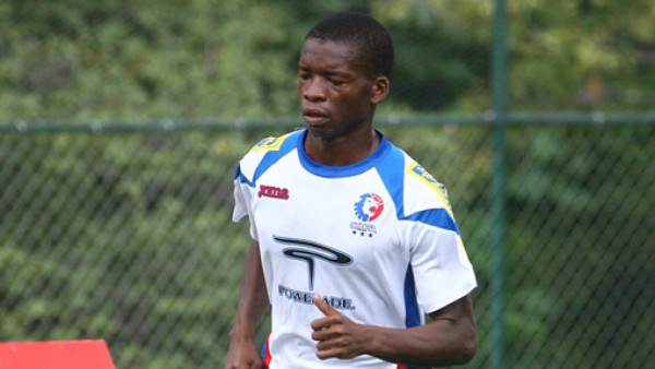 Yobani Ávila entrena con Real España