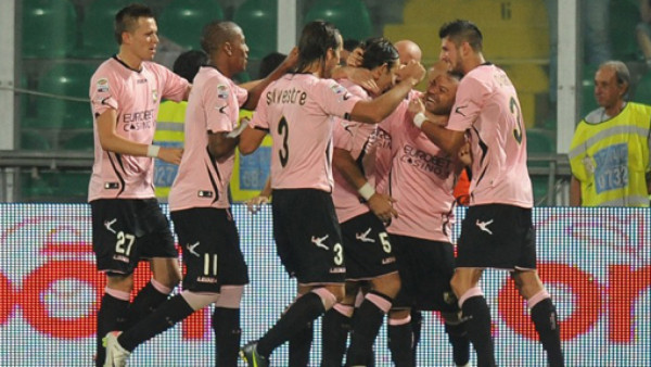 Gran debut de Edgar Álvarez y Palermo