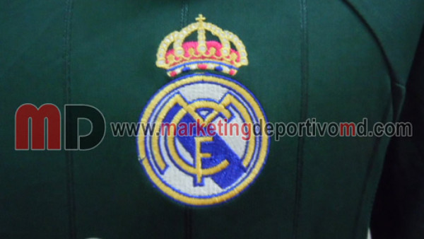 Sale a la luz nueva camisa verde del Real Madrid