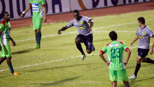 Titubeante debut de Marathón ante Parrillas One