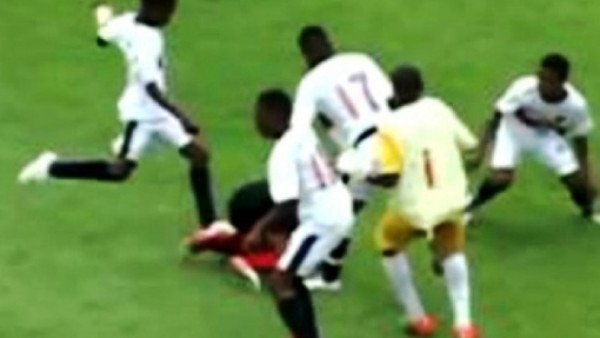 VIDEO: Futbolistas de 13 años arman batalla campal en Brasil