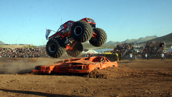 VIDEO: Ocho muertos deja show de monster truck en México