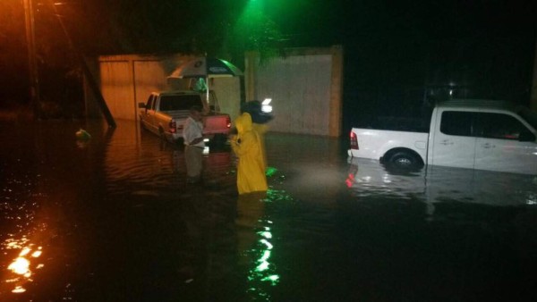 FOTOS: El caos que desató más de una hora de lluvia en San Pedro Sula