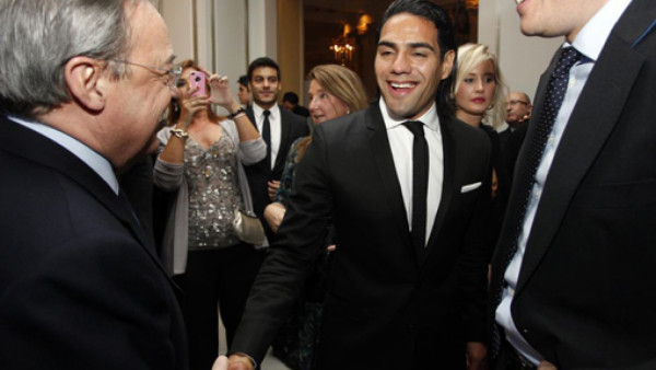 VIDEO: Florentino bromea con sacar una servilleta para fichar a Falcao