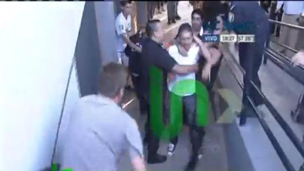 VIDEO: Técnico del Quilmes argentino agarra a golpes a aficionado