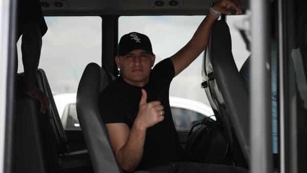 El portero Harold Fonseca saluda al lente de DIEZ.