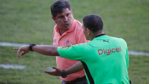 Revisarán a Pepe Treviño para que no use micrófono oculto