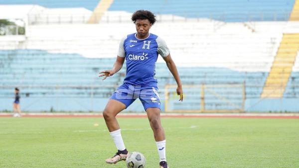 Nayrobi Vargas admira a los exgoleadores nacionales: Carlos Pavón y Carlo Costly. FOTO: Yosep Amaya.