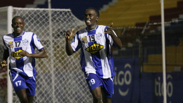 Carlinho se robó el show en La Ceiba